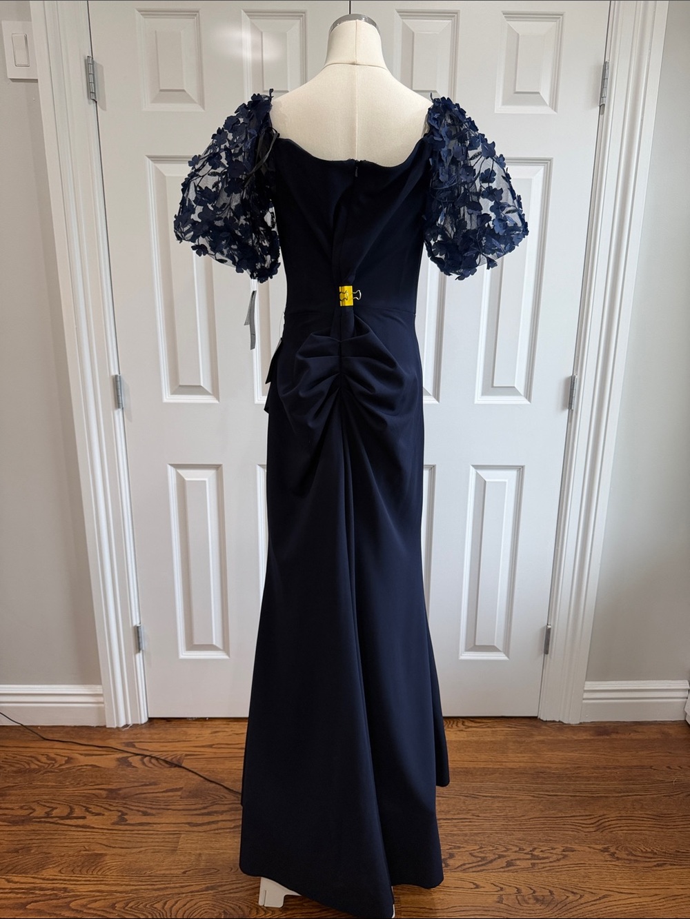 NWT XSCAPE Off-Shoulder Navy Evening Gown Floral Lace Sleeves Size 12 - Picture 10 of 14